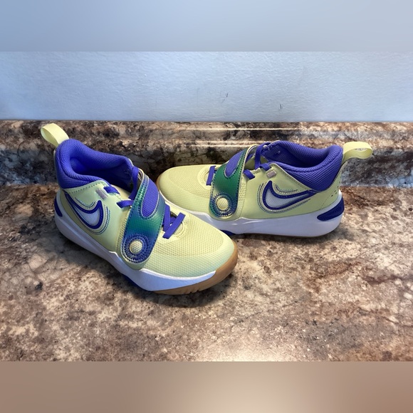 Nike Girls Hustle D 11 13C Yellow Blue Basketball Shoes Excellent Condition - Picture 1 of 8